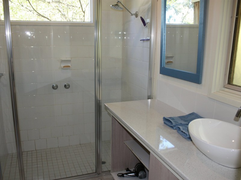 4 Bossie Crt, Metung VIC 3904