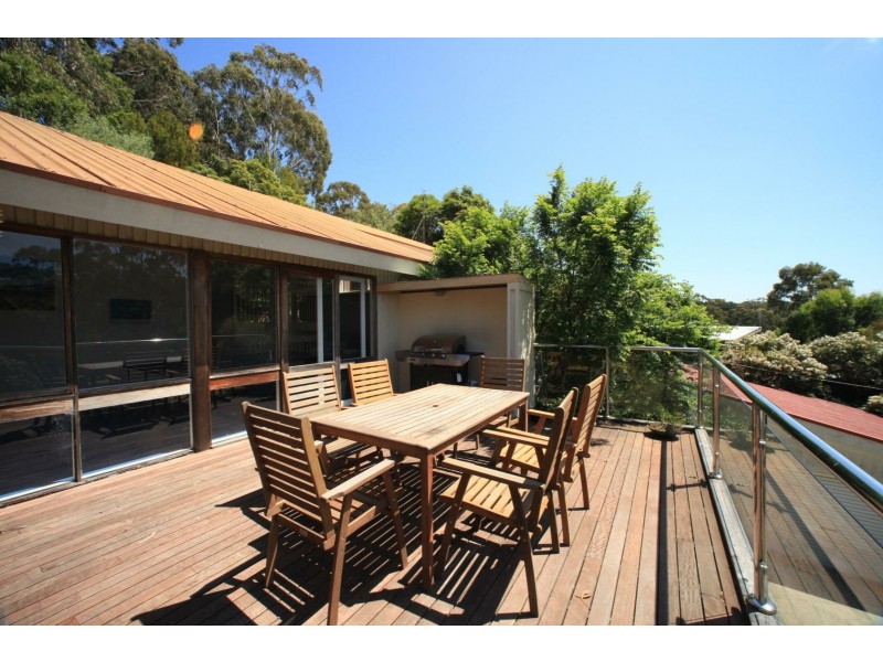 4 Bossie Crt, Metung VIC 3904