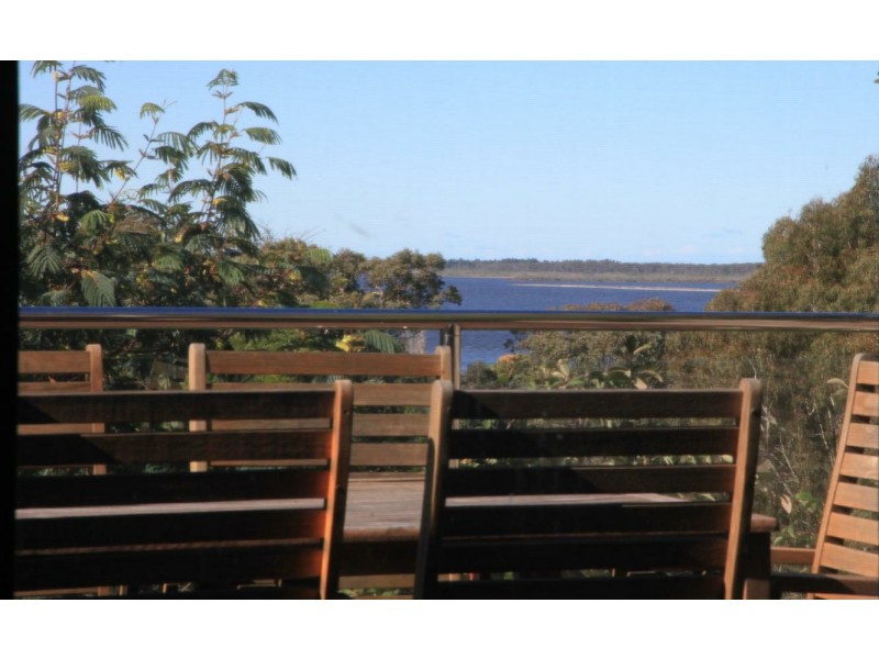 4 Bossie Crt, Metung VIC 3904