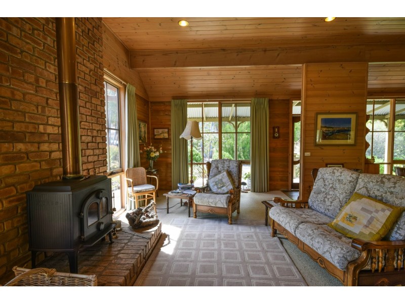 1 Kingscote Dve, Metung VIC 3904