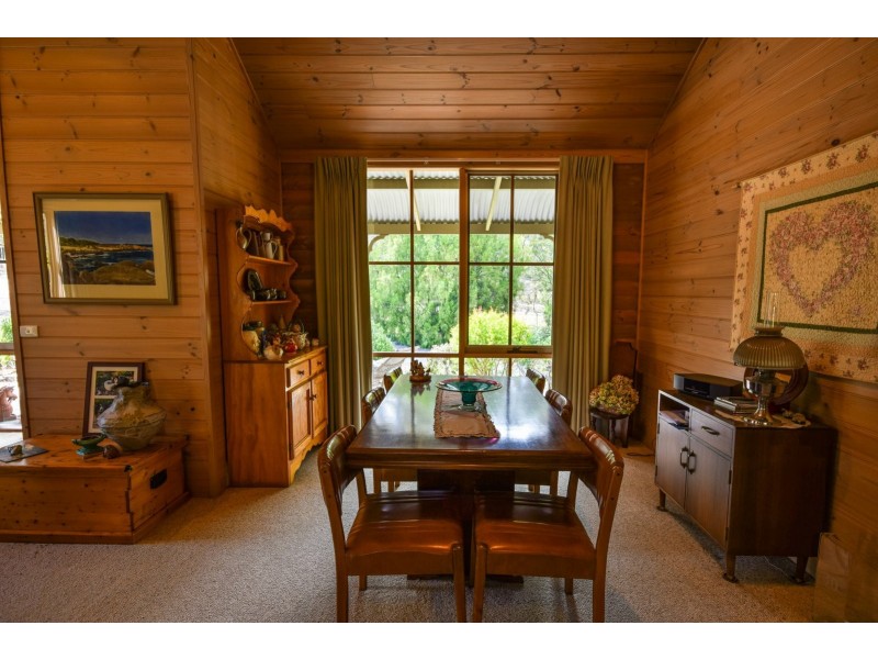 1 Kingscote Dve, Metung VIC 3904