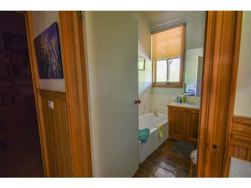 1 Kingscote Dve, Metung VIC 3904