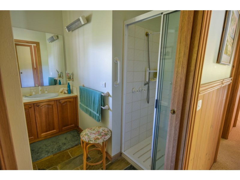 1 Kingscote Dve, Metung VIC 3904