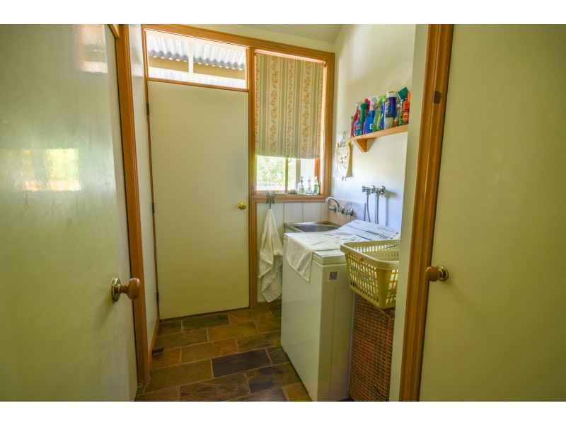 1 Kingscote Dve, Metung VIC 3904