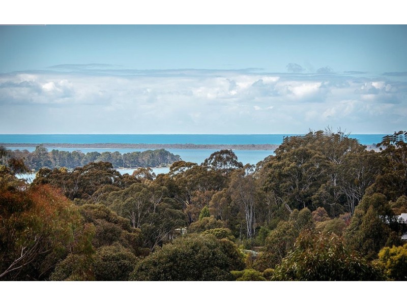 16 Moorhouse Street, Metung VIC 3904