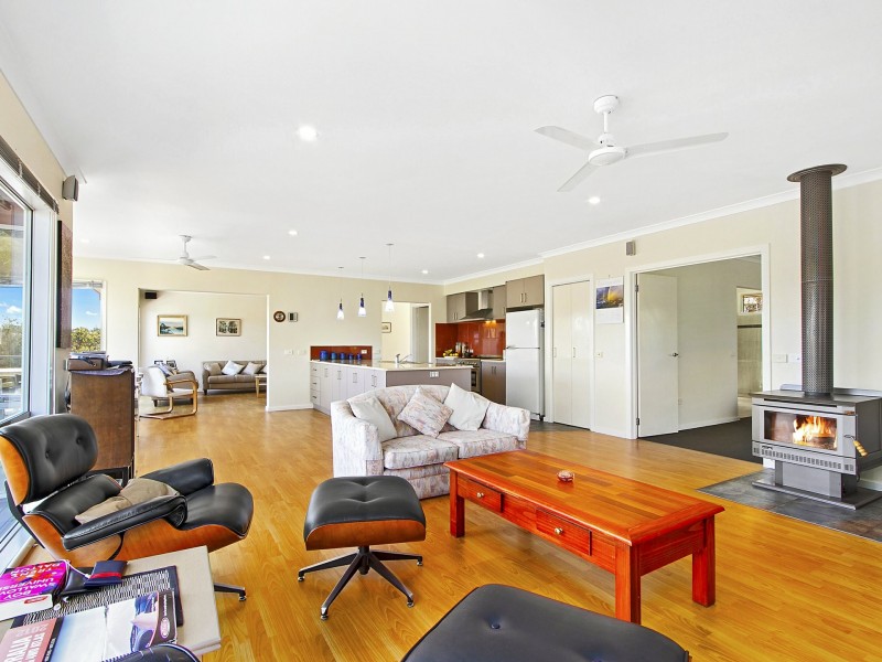 17 Brolga Gve, Metung VIC 3904