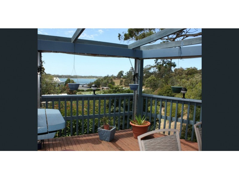 16 Wood Street, Metung VIC 3904