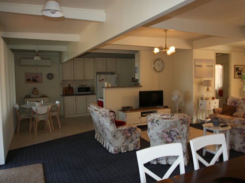 16 Wood Street, Metung VIC 3904
