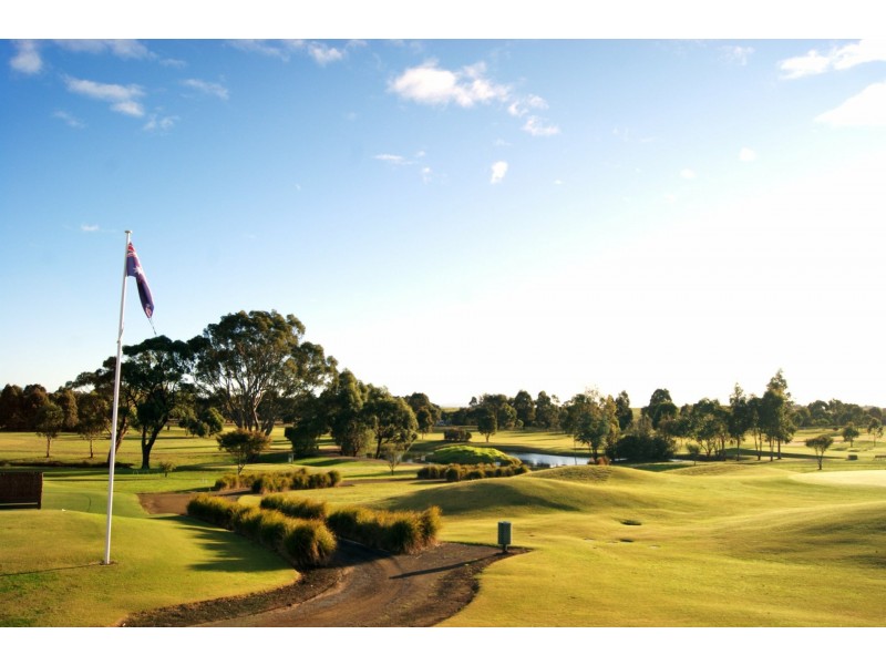 16 Plateau Avenue, Metung VIC 3904