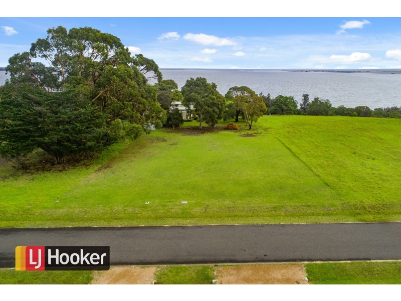 12 Peter Road, Metung VIC 3904