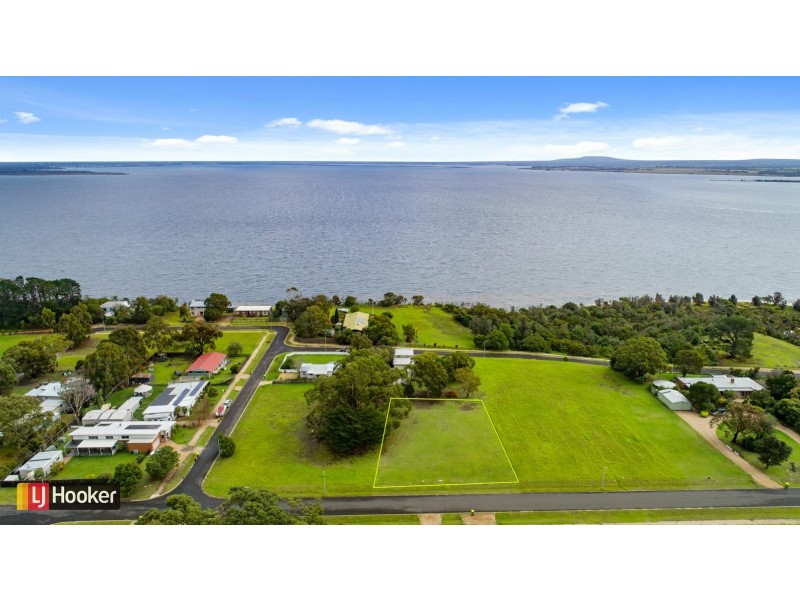 12 Peter Road, Metung VIC 3904