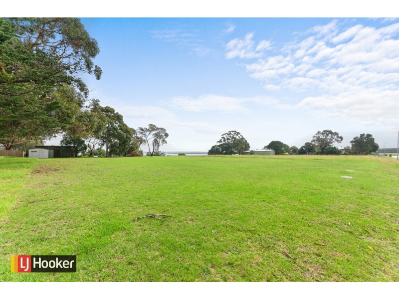 12 Peter Road, Metung VIC 3904