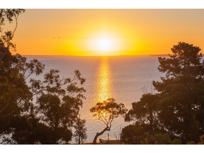 3 Moorhouse Street, Metung VIC 3904