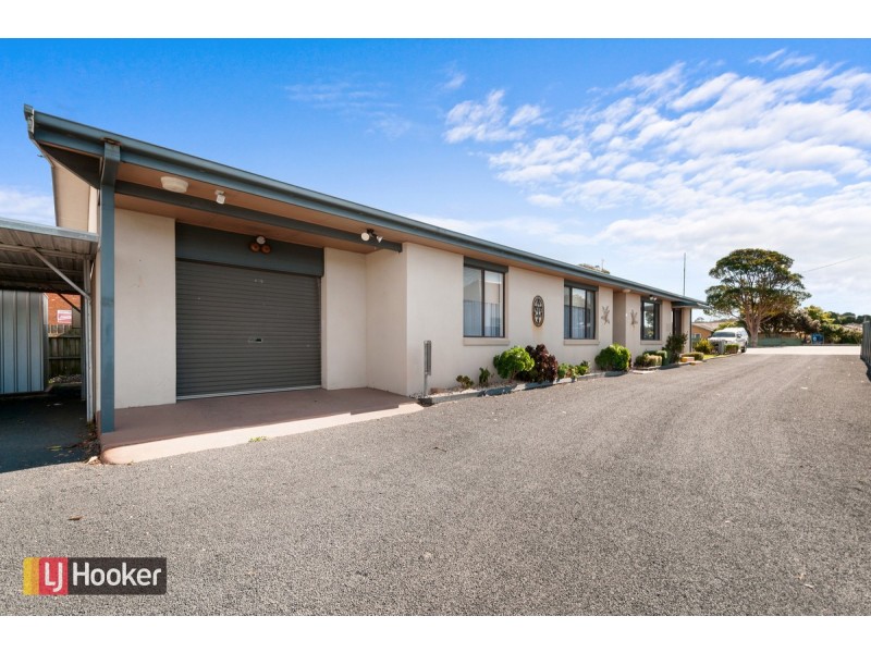 6 Roadknight Street, Lakes Entrance VIC 3909