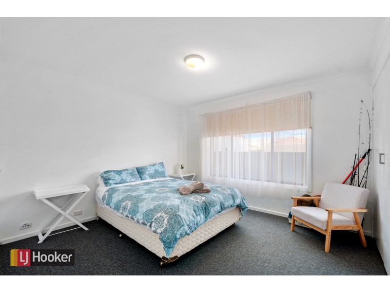 6 Roadknight Street, Lakes Entrance VIC 3909