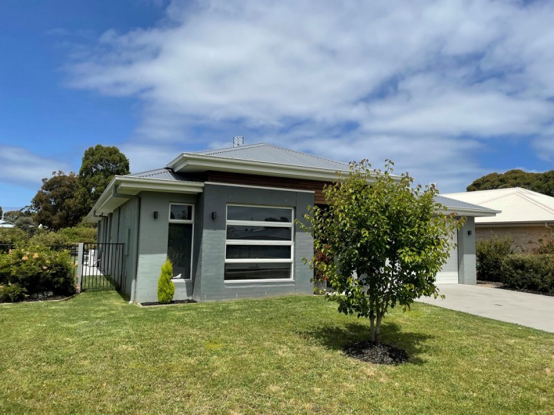 147 Kingscove Boulevard, Metung VIC 3904