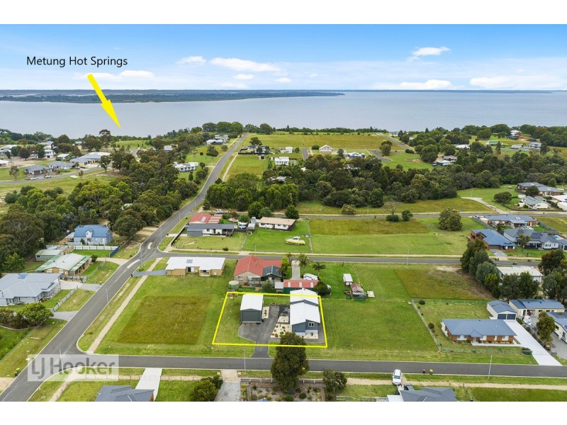 3 Falcon Grove, Metung VIC 3904