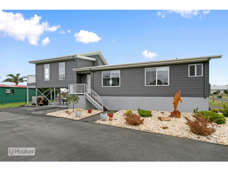 3 Falcon Grove, Metung VIC 3904