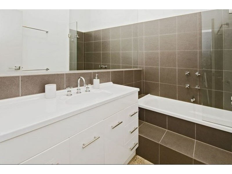 18 Falcon Grove, Metung VIC 3904