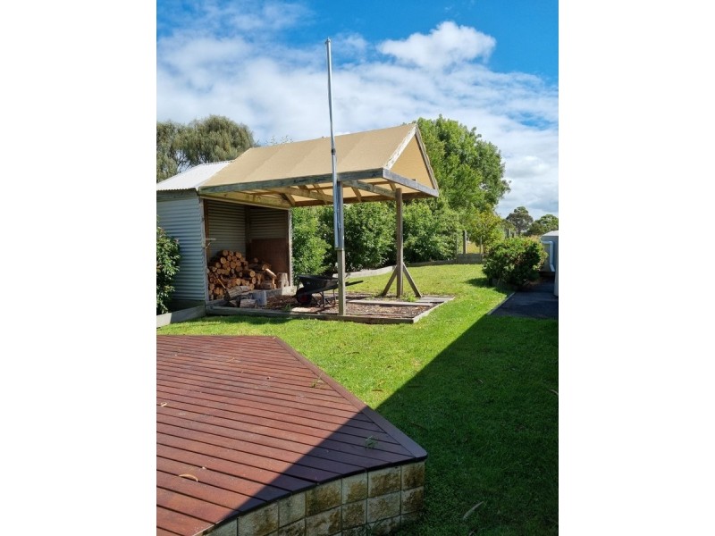18 Falcon Grove, Metung VIC 3904