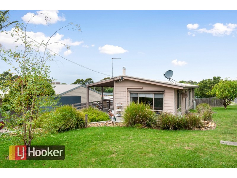 13 Bassett Road, Lakes Entrance VIC 3909