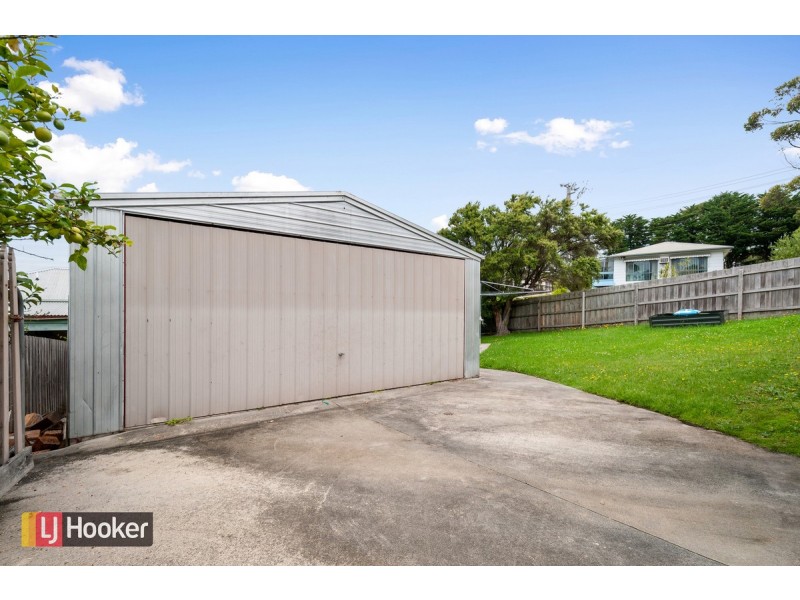 13 Bassett Road, Lakes Entrance VIC 3909