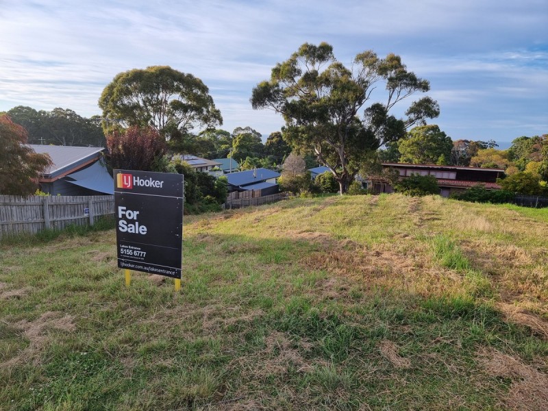 25 Ozone Crescent, Lakes Entrance VIC 3909