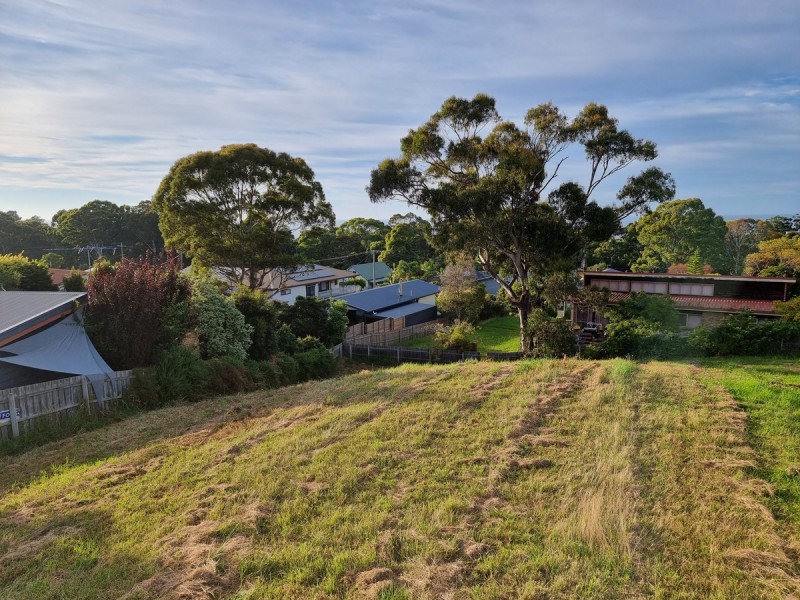 25 Ozone Crescent, Lakes Entrance VIC 3909