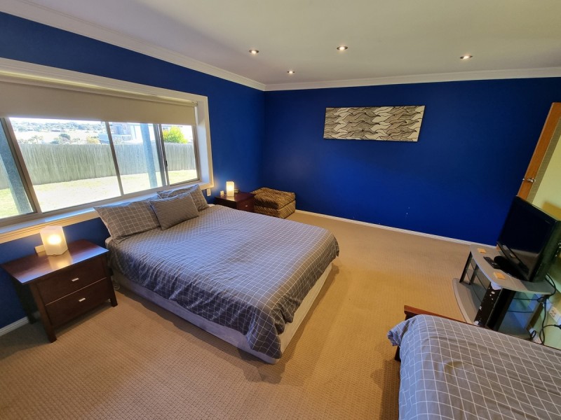 81 Capes Road, Lakes Entrance VIC 3909