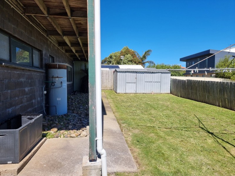 81 Capes Road, Lakes Entrance VIC 3909