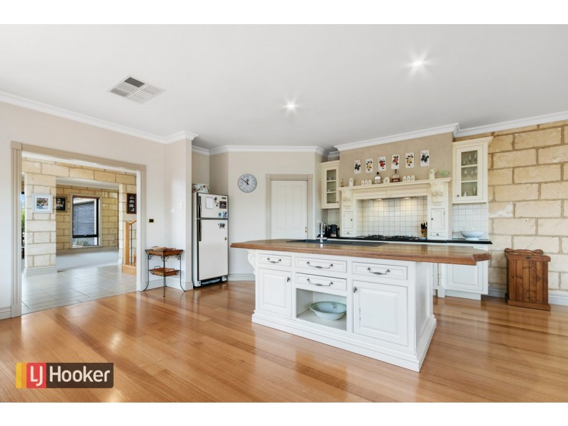 66 Roadknight Street, Lakes Entrance VIC 3909