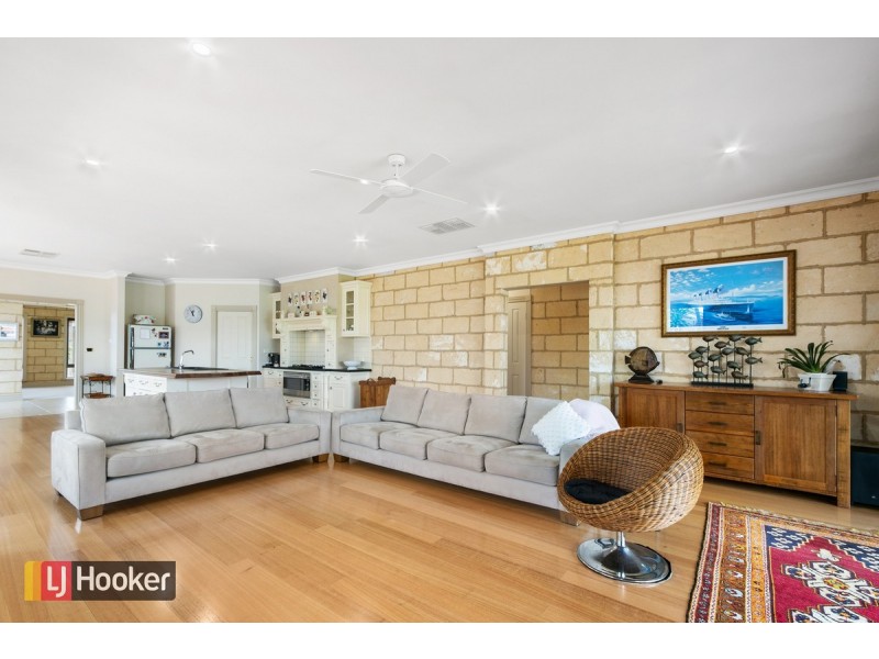 66 Roadknight Street, Lakes Entrance VIC 3909