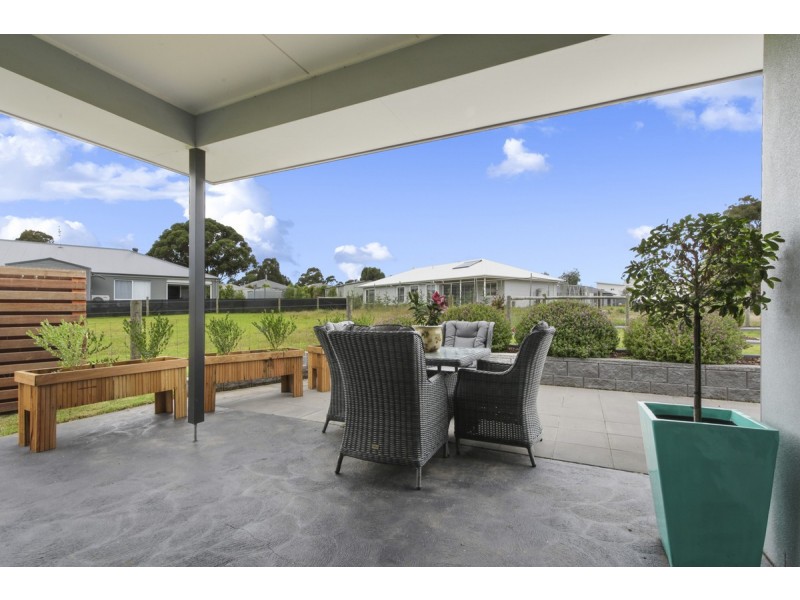 135 Kings Cove Boulevard, Metung VIC 3904