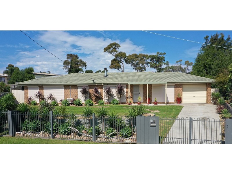 16 Ocean Court, Lakes Entrance VIC 3909