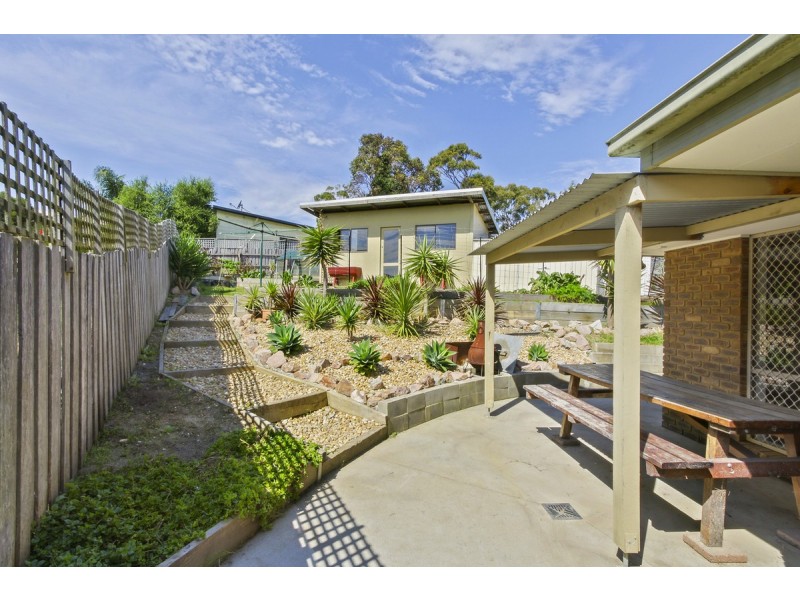 16 Ocean Court, Lakes Entrance VIC 3909