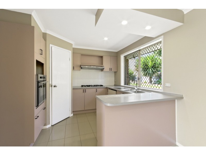 16 Ocean Court, Lakes Entrance VIC 3909