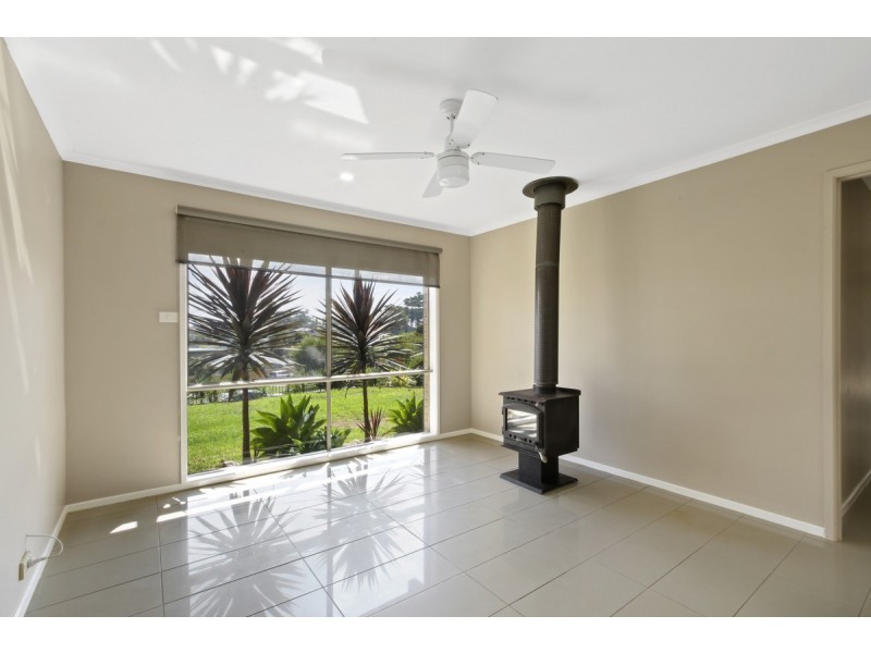 16 Ocean Court, Lakes Entrance VIC 3909