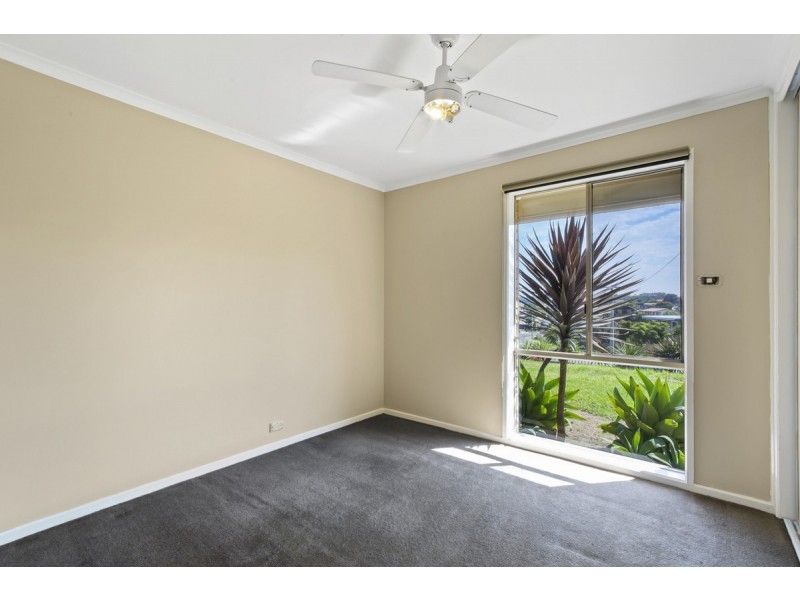 16 Ocean Court, Lakes Entrance VIC 3909