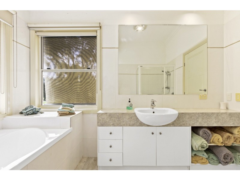 12 Kings Cove Boulevard, Metung VIC 3904