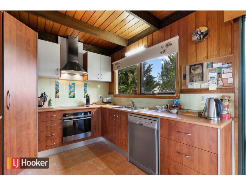 3 Uplands Avenue, Lakes Entrance VIC 3909