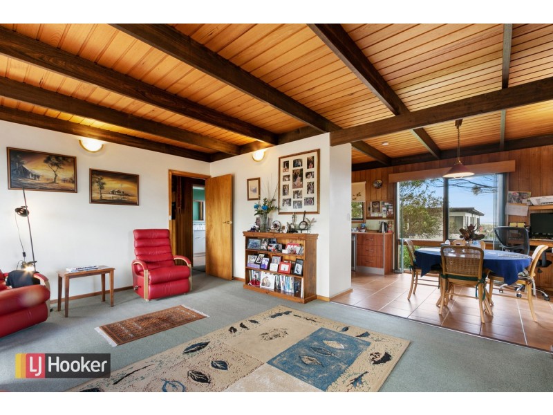 3 Uplands Avenue, Lakes Entrance VIC 3909