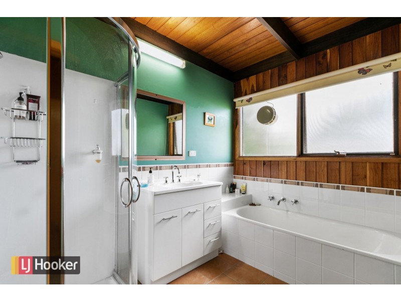 3 Uplands Avenue, Lakes Entrance VIC 3909