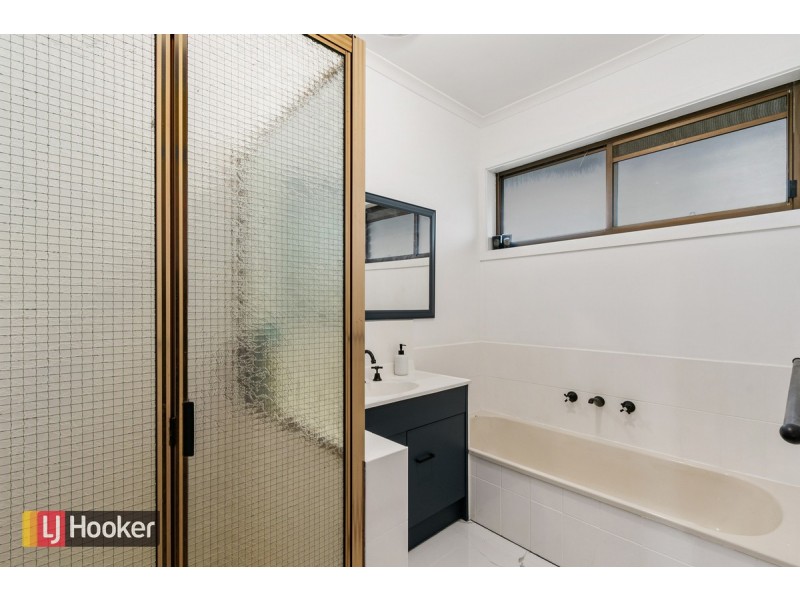 121 Albatross Road, Kalimna VIC 3909