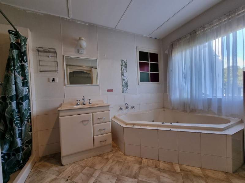 10 Laughtons Road, Kalimna VIC 3909