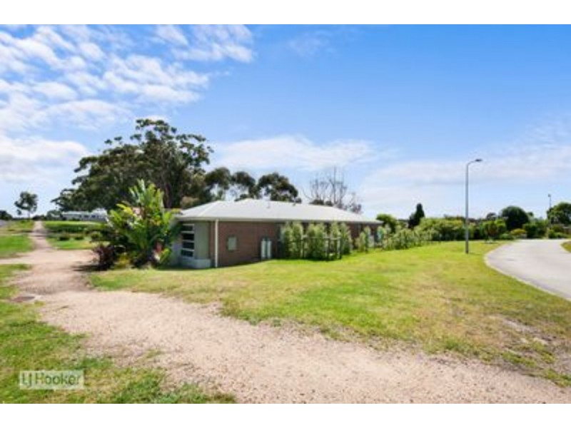 17 Peter Road, Metung VIC 3904