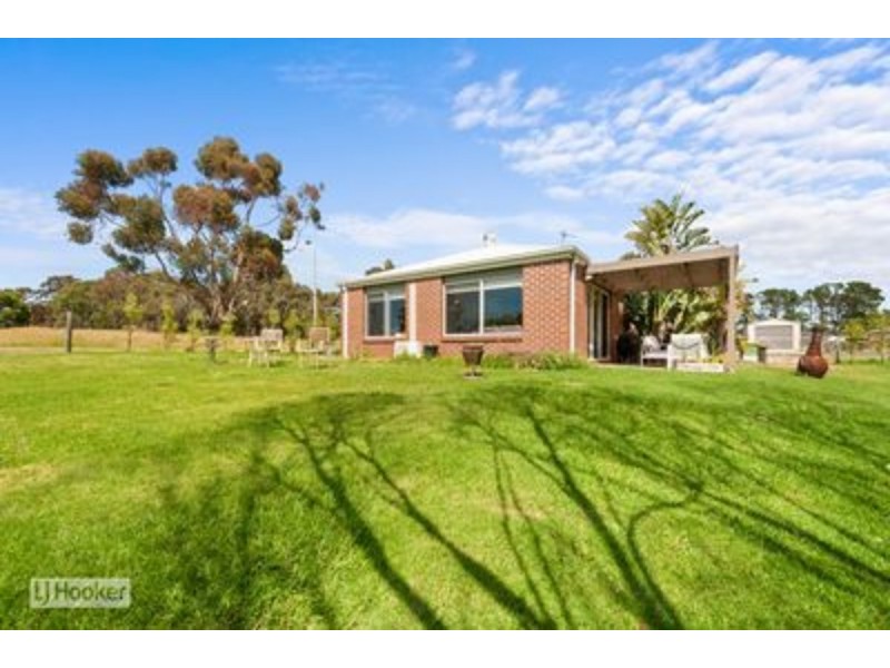 17 Peter Road, Metung VIC 3904