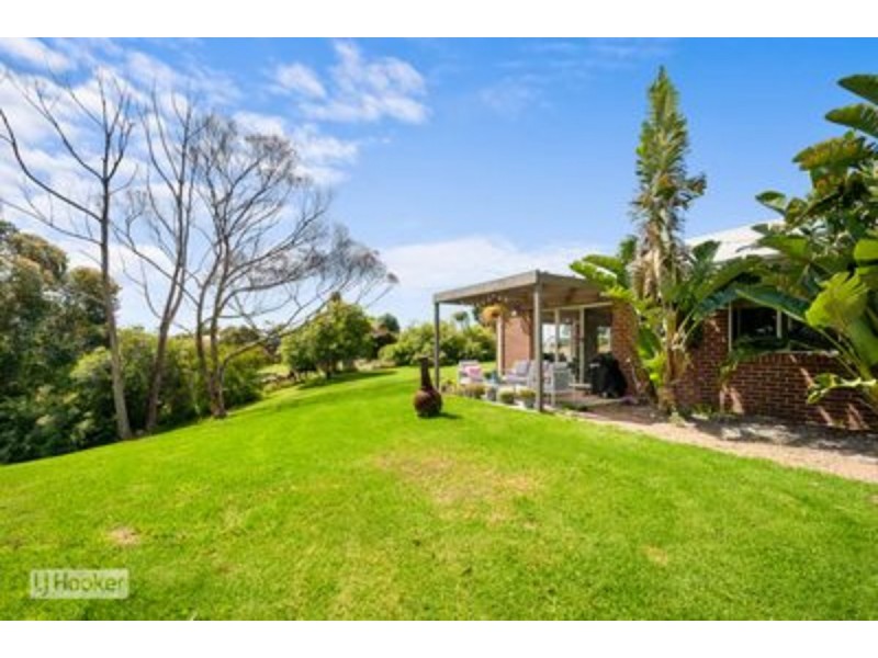 17 Peter Road, Metung VIC 3904