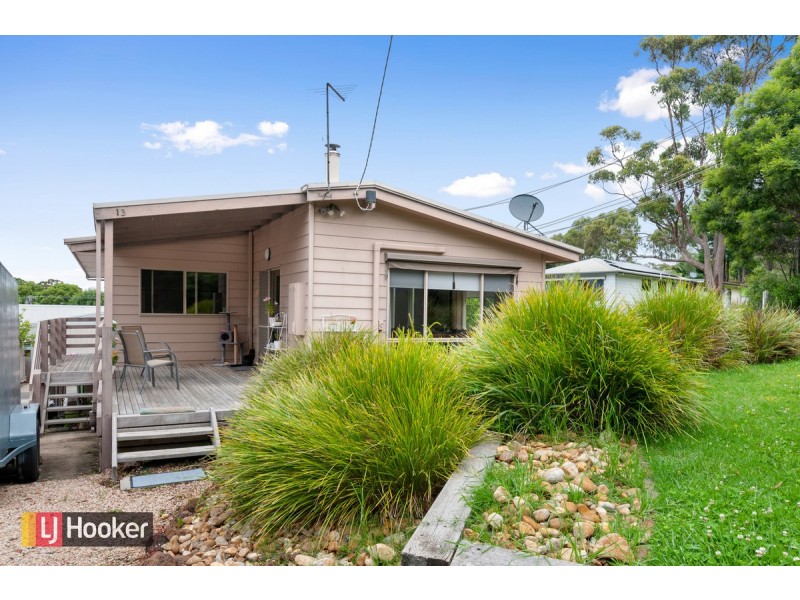 13 Bassett Road, Lakes Entrance VIC 3909