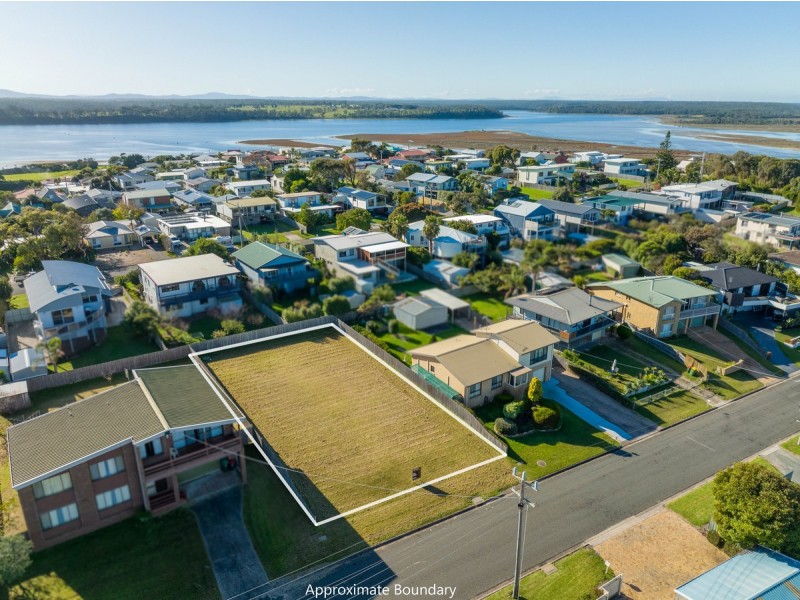 13 Skidale Close, Lake Tyers Beach VIC 3909