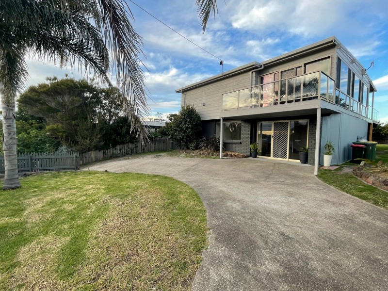 26 Abalone Avenue, Lakes Entrance VIC 3909